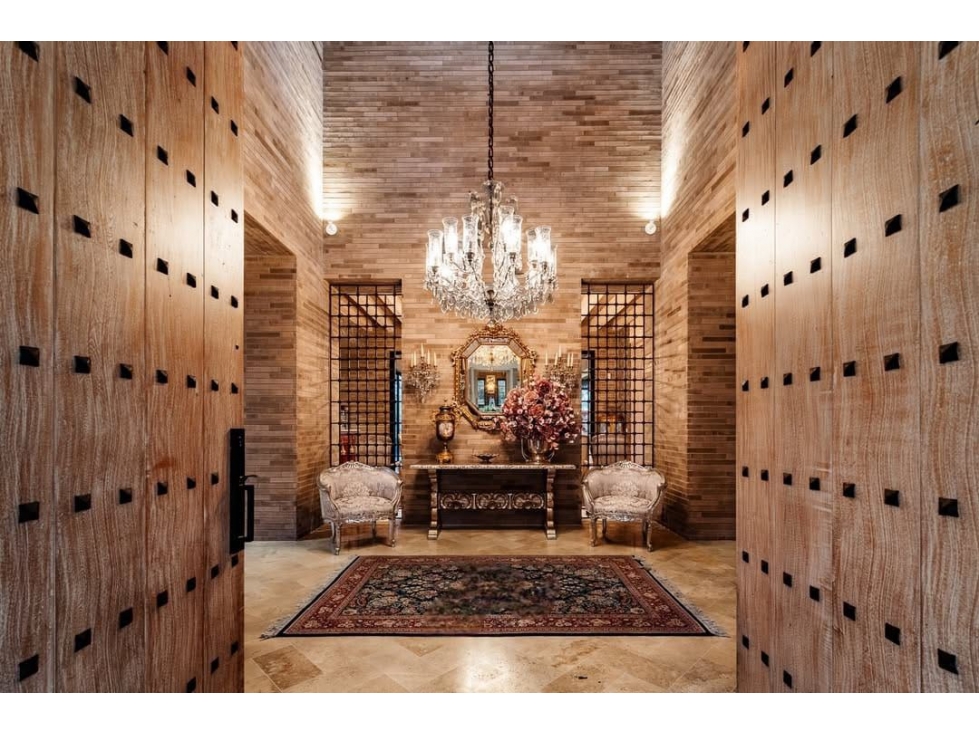 ESPECTACULAR CASA EN ENVIGADO ALTO DE PALMAS IMPONENTE ESTILO EUROPEO — foto 6