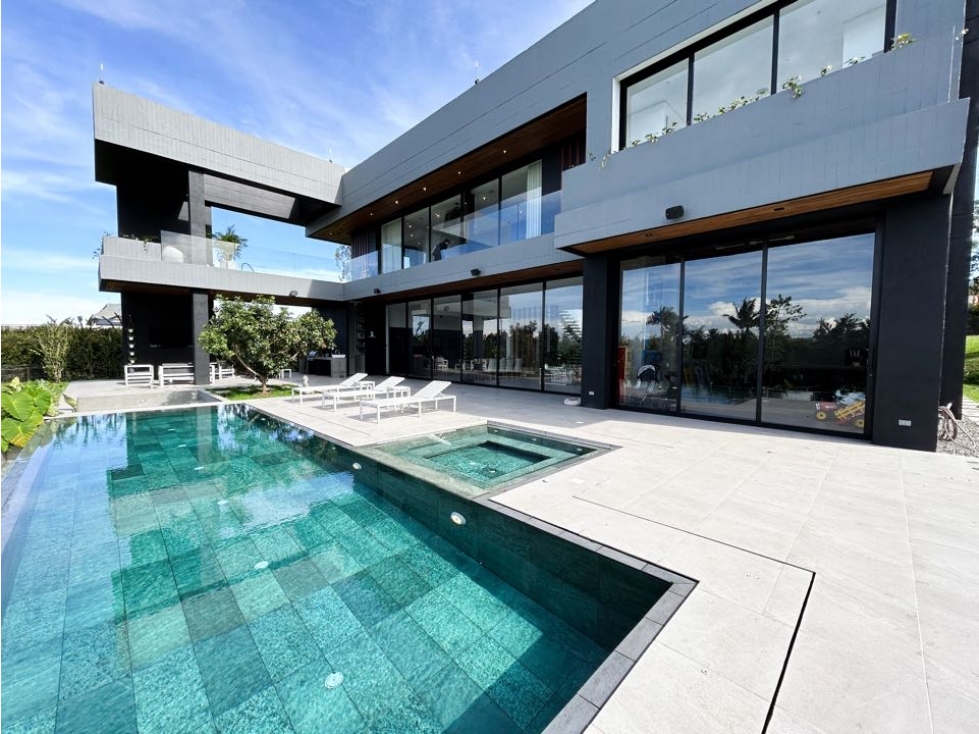 ESPECTACULAR CASA EN LLANOGRANDE - VILACHAGUA
