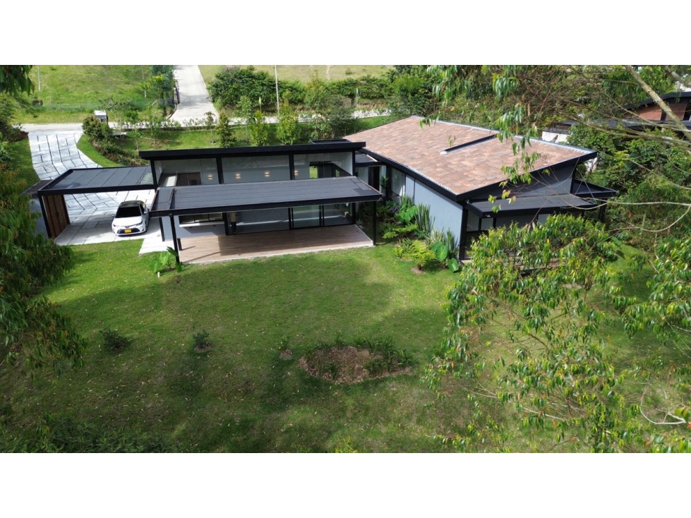 Espectacular casa en Montesereno para estrenar