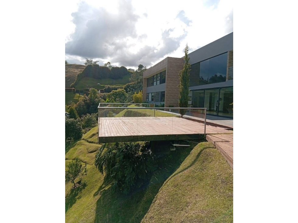 Espectacular casa en parcelación cerca al aeropuerto — foto 2