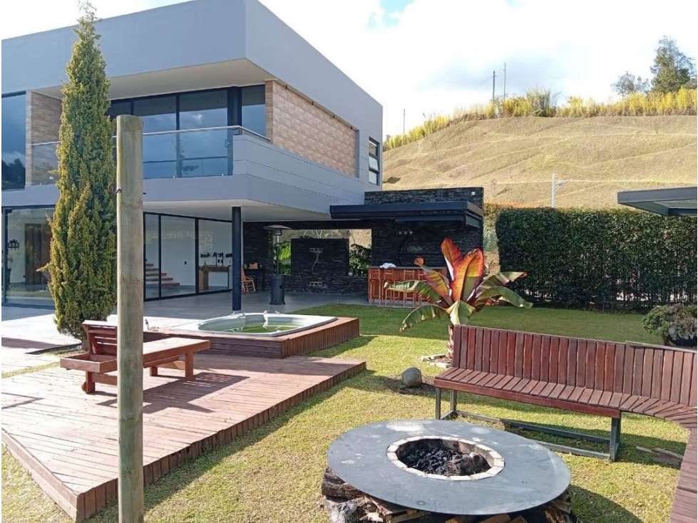 Espectacular casa en parcelación cerca al aeropuerto — foto 3