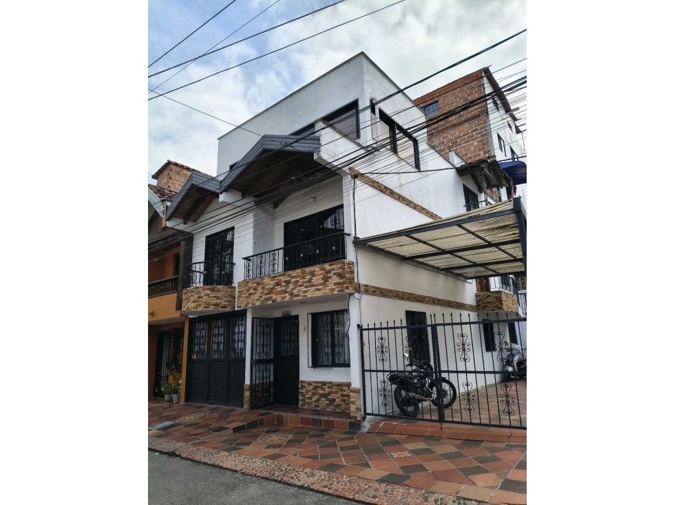 Espectacular Casa en Rionegro de 3 pisos para la Venta