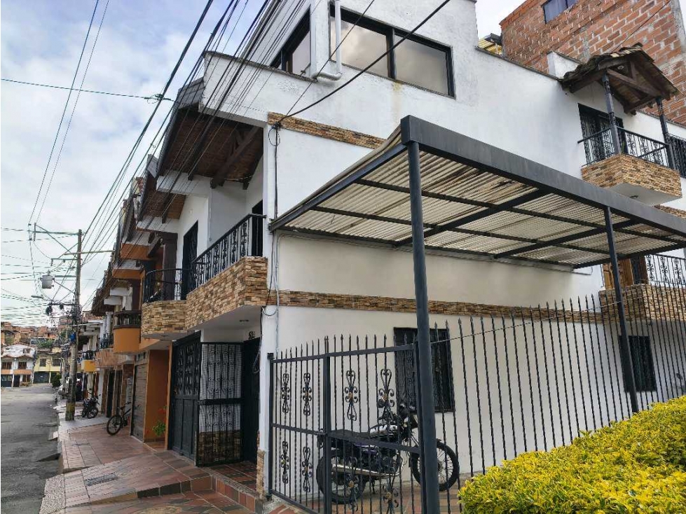 Espectacular Casa en Rionegro de 3 pisos para la Venta — foto 2