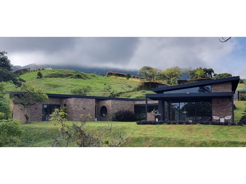 Espectacular casa en unidad cerrada vía la Ceja San Antonio