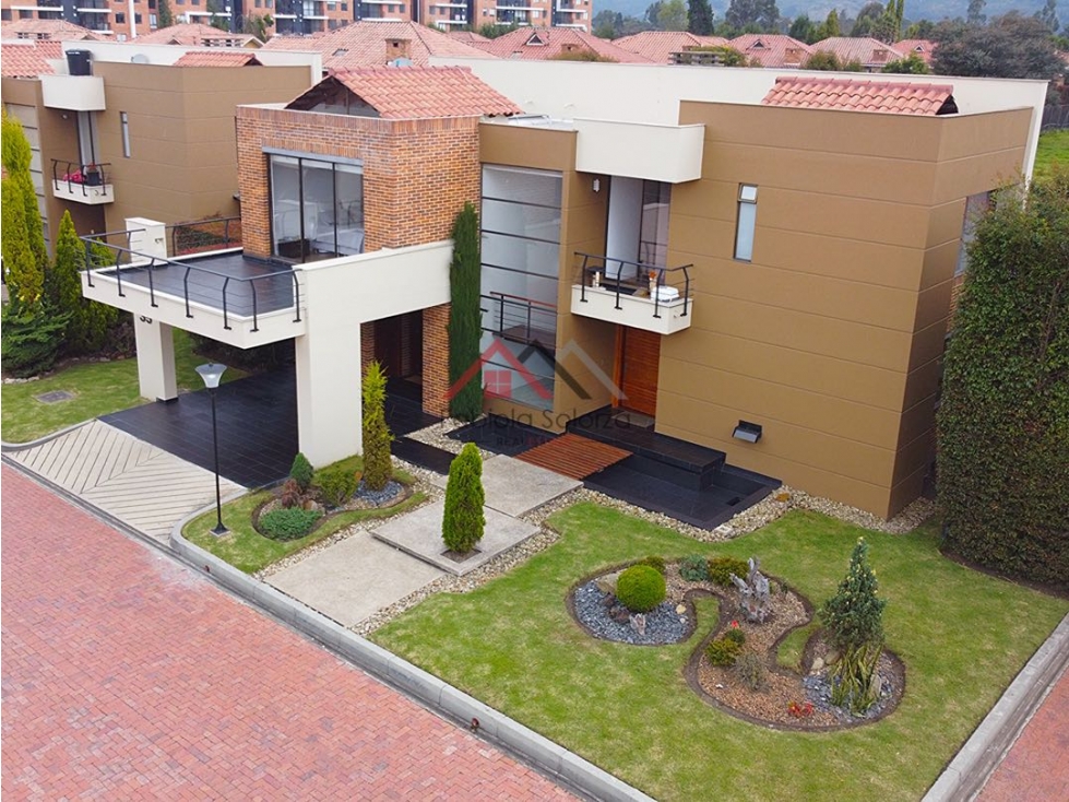 ESPECTACULAR CASA EN VENTA BADALONA CLIBHOISE CAJICÁ