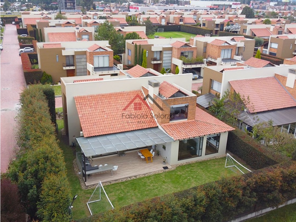 ESPECTACULAR CASA EN VENTA BADALONA CLIBHOISE CAJICÁ — foto 2
