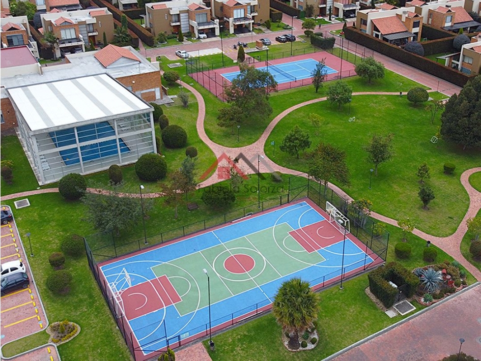 EXCLUSIVA CASA EN VENTA BADALONA CLIBHOISE CAJICÁ