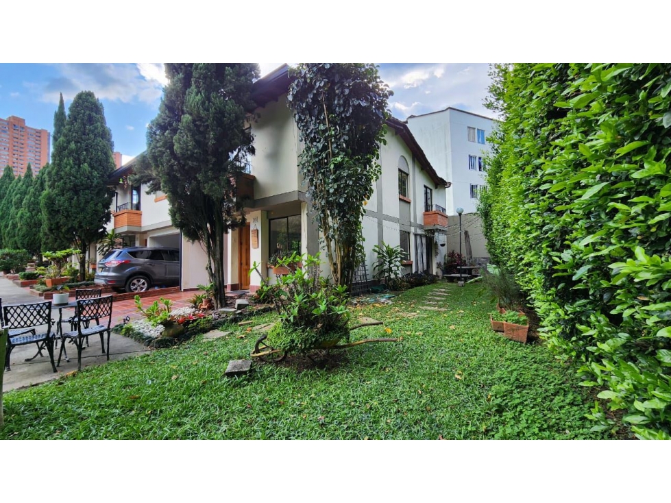ESPECTACULAR CASA EN VENTA EN UNIDAD COMPLETA SABANETA ZONA PLANA