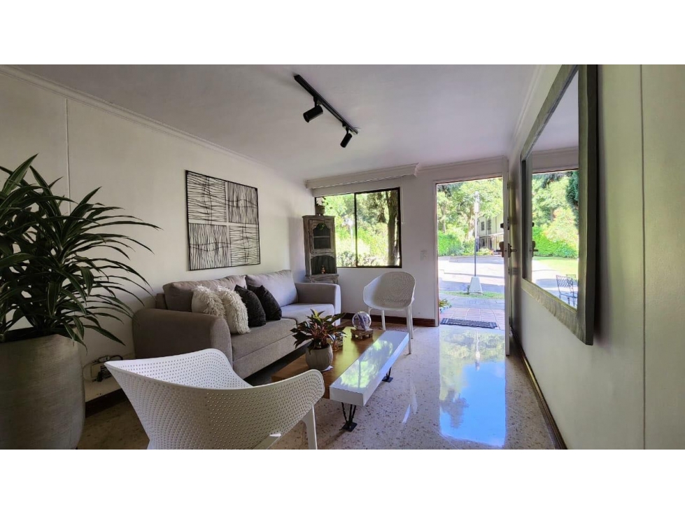 ESPECTACULAR CASA EN VENTA EN UNIDAD COMPLETA SABANETA ZONA PLANA — foto 4