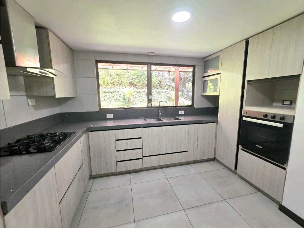 ESPECTACULAR CASA EN VENTA ENVIGADO LOMA BENEDICTINOS — foto 5