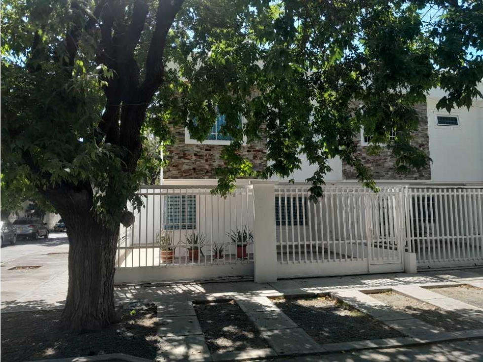 Espectacular casa esquinera de 2 pisos, 126m2, barrio libertador — foto 2