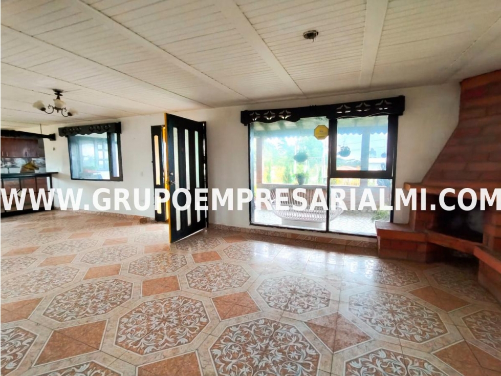 ESPECTACULAR CASA FINCA ARRIENDO - SECTOR SANTA ELENA COD: 33740