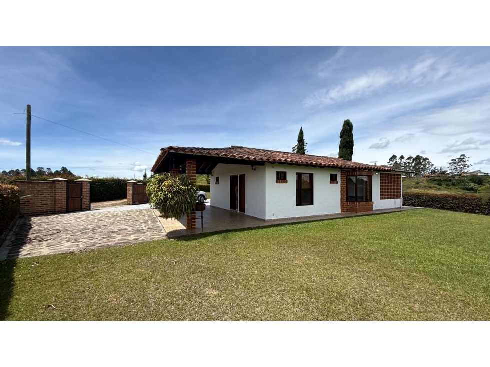 ESPECTACULAR CASA FINCA EN RIONEGRO VEREDA LOS PINOS (A 20 Min Z. URB)