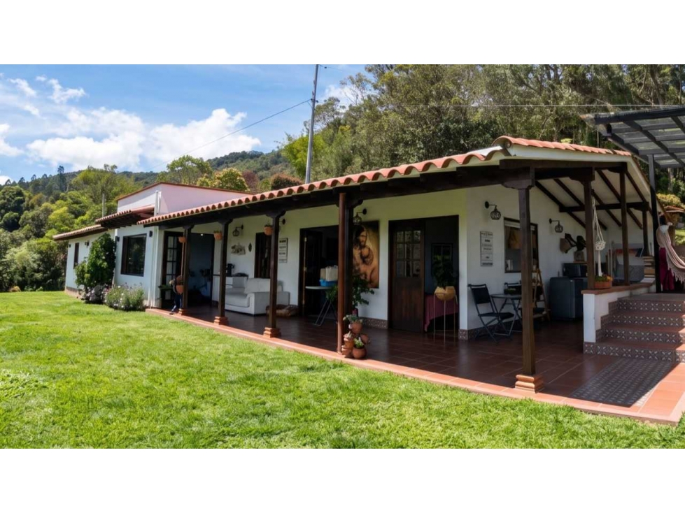 Espectacular Casa Finca Moderna con Vista a la Piedra del Peñol - 1