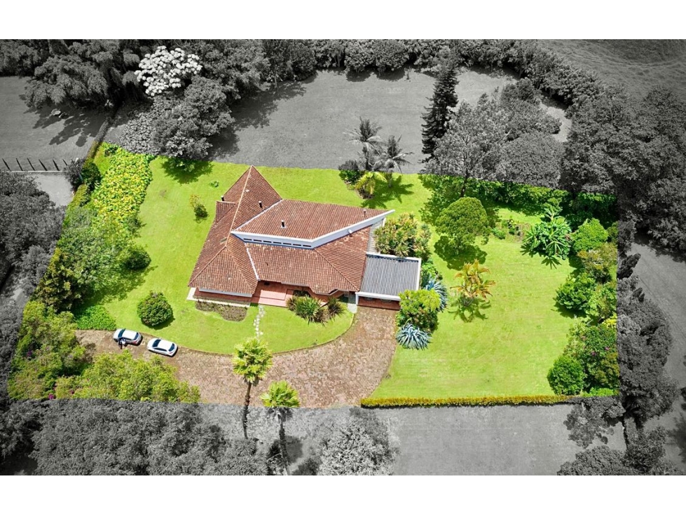Venta Espectacular Casa y lote plano Futbol Parcelacion Llanogrande — foto 2