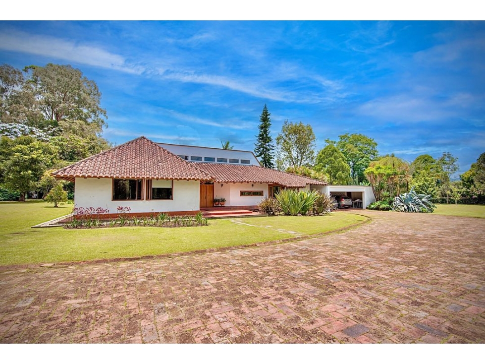 Venta Espectacular Casa y lote plano Futbol Parcelacion Llanogrande — foto 3