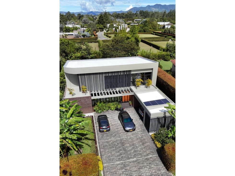 Espectacular Casa Moderna en Llanogrande unidad cerrada