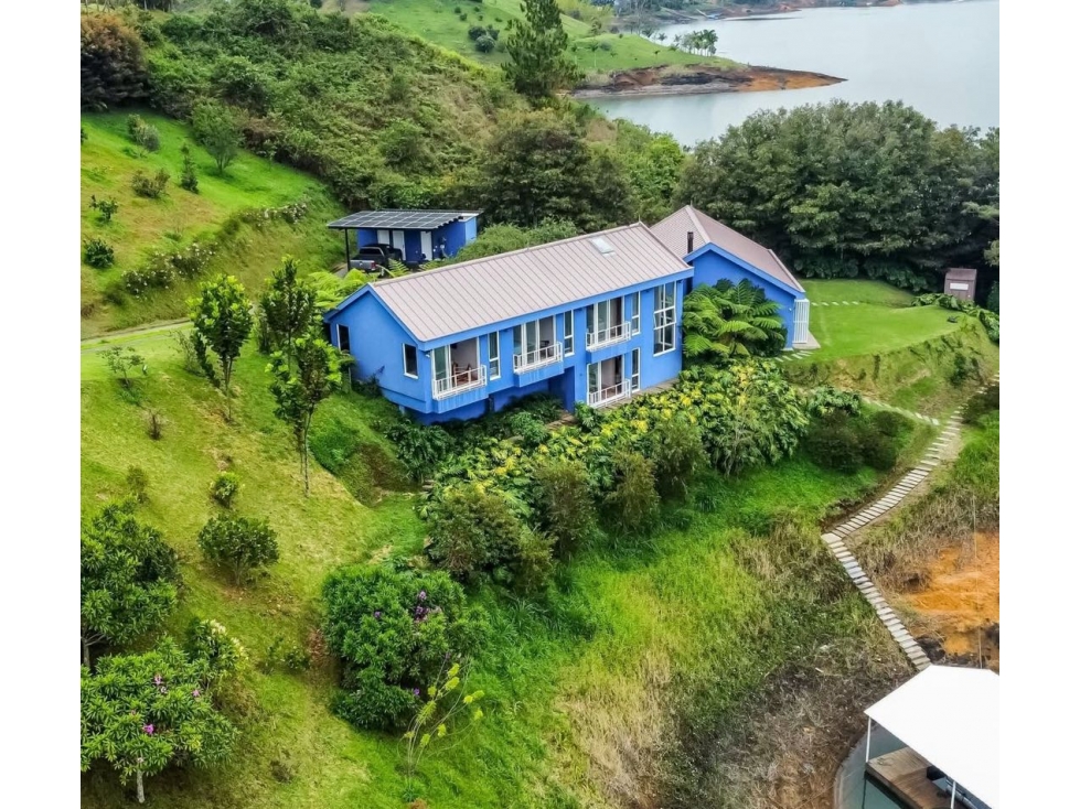Espectacular casa tipo americana en el peñol