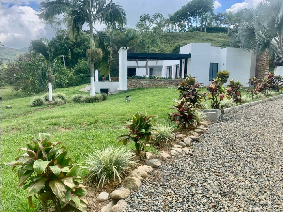 Venta de Finca Moderna a 1 hora y cuarto de Medellín - 5
