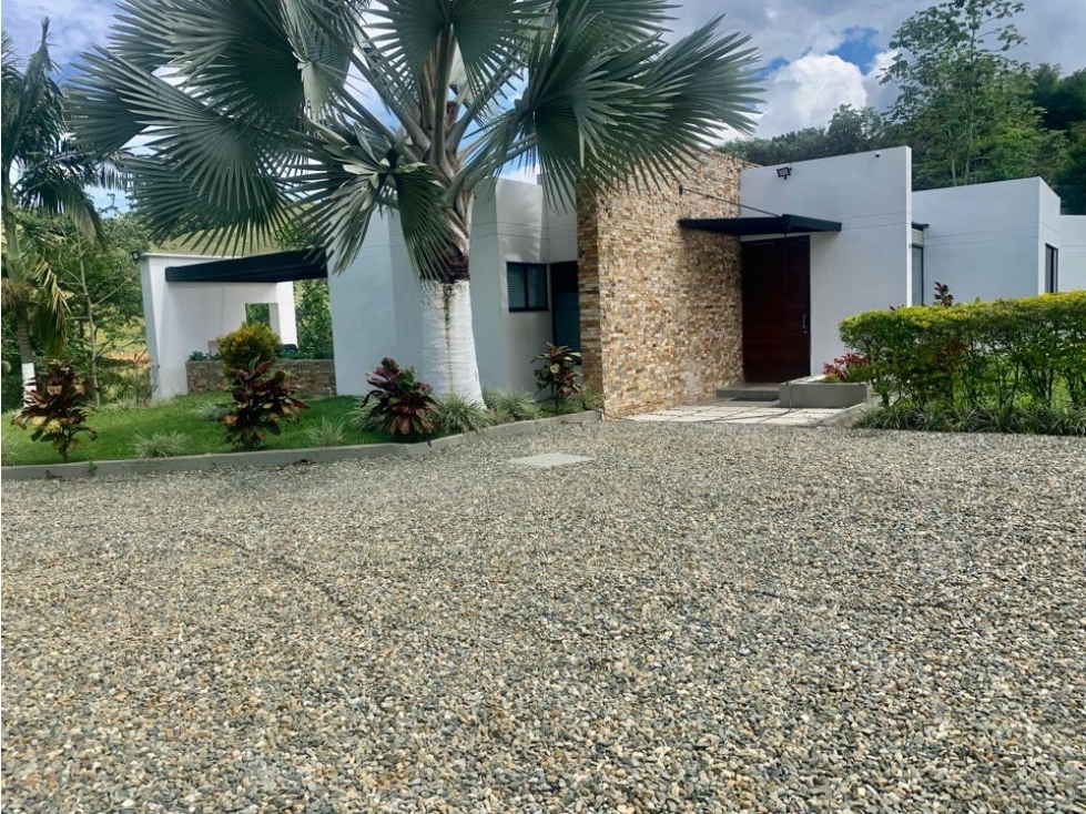 Venta de Finca Moderna a 1 hora y cuarto de Medellín - 4