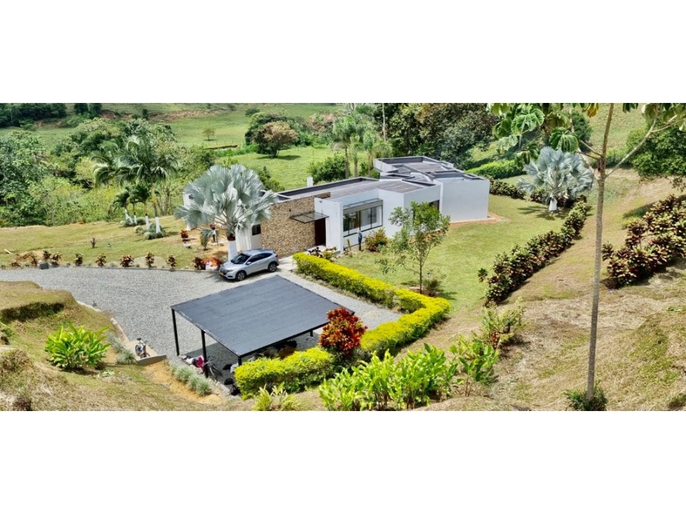 Venta de Finca Moderna a 1 hora y cuarto de Medellín - 1