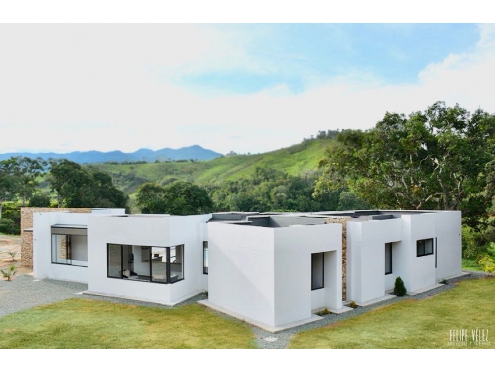Venta de Finca Moderna a 1 hora y cuarto de Medellín - 3