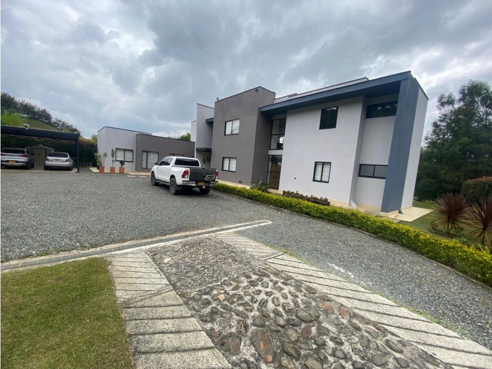 Espectacular finca en la variante Aeropuerto JMC en unidad cerrada — foto 4