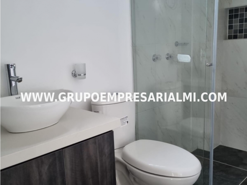 ESPECTACULAR LOCAL EN ARRIENDO - SECTOR EL ESCOBERO COD: 30499 - 5