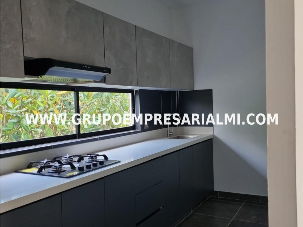 ESPECTACULAR LOCAL EN ARRIENDO - SECTOR EL ESCOBERO COD: 30499 - 2