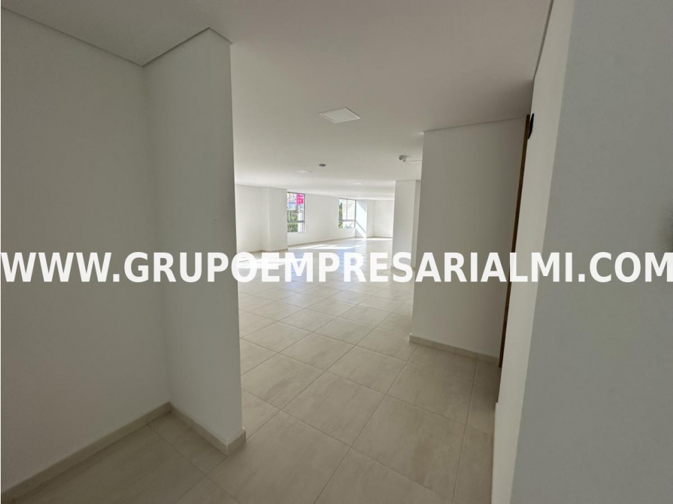 ESPECTACULAR LOCAL EN ARRIENDO - SECTOR EL PORTAL COD: 30696 - 1