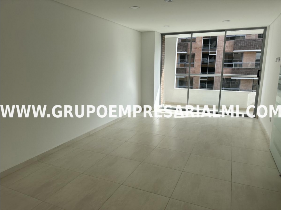ESPECTACULAR LOCAL EN ARRIENDO - SECTOR EL PORTAL COD: 30696 - 4