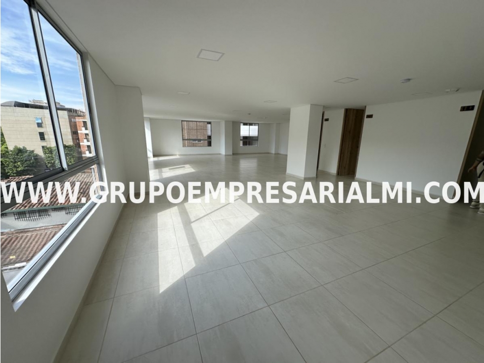 ESPECTACULAR LOCAL EN ARRIENDO - SECTOR EL PORTAL COD: 30696 - 5
