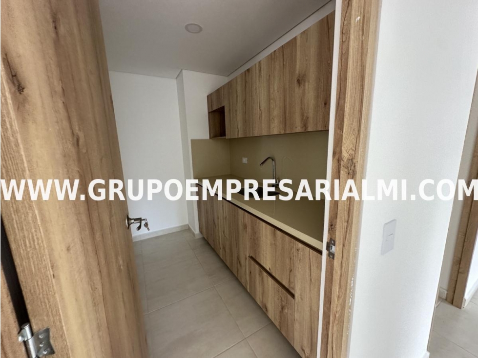ESPECTACULAR LOCAL EN ARRIENDO - SECTOR EL PORTAL COD: 30696 - 6