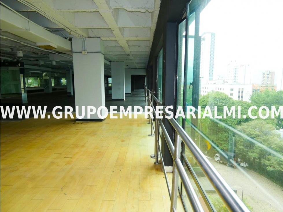 ESPECTACULAR LOCAL EN ARRIENDO - SECTOR MILLA DE ORO COD: 31210 — foto 2