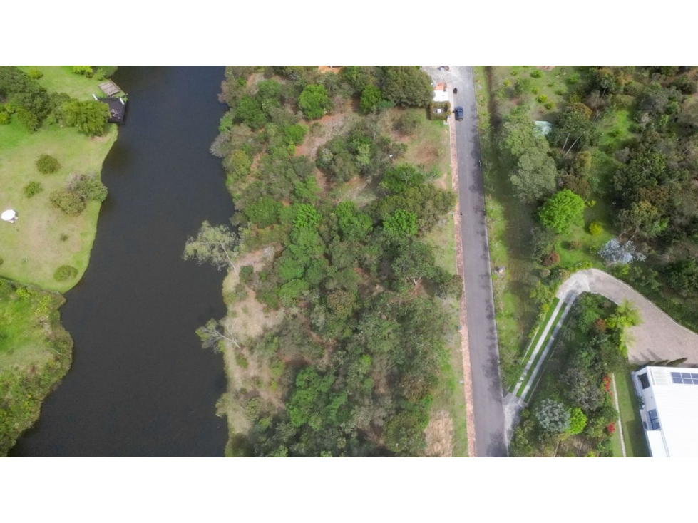ESPECTACULAR LOTE CON LAGO/ VÍA SAN ANTONIO - LA CEJA
