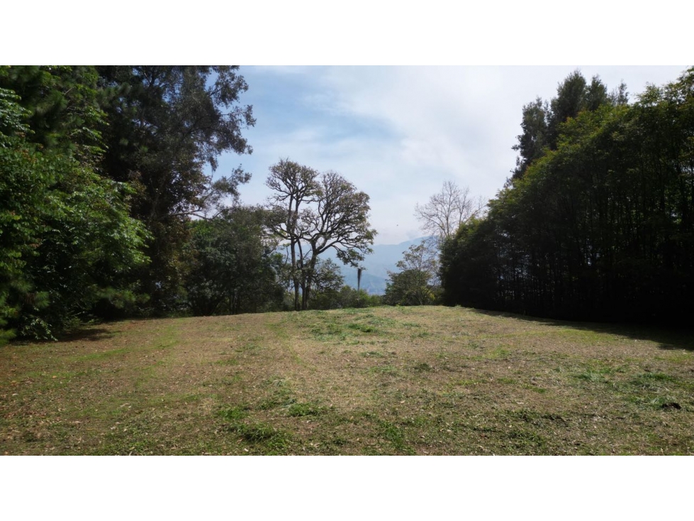 ESPECTACULAR LOTE CON VISTA A MEDELLÍN EN ENVIGADO PARTE BAJA — foto 2