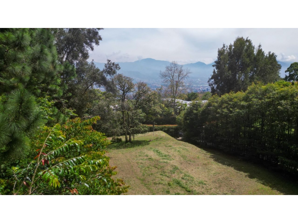 ESPECTACULAR LOTE CON VISTA A MEDELLÍN EN ENVIGADO PARTE BAJA — foto 3