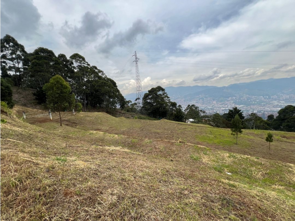 ESPECTACULAR LOTE EN LAS PALMAS EL POBLADO VISTA A LA CIUDAD 13.317m2 — foto 3