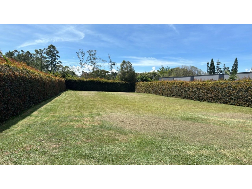 ESPECTACULAR LOTE EN PARCELACIÓN DE LLANOGRANDE