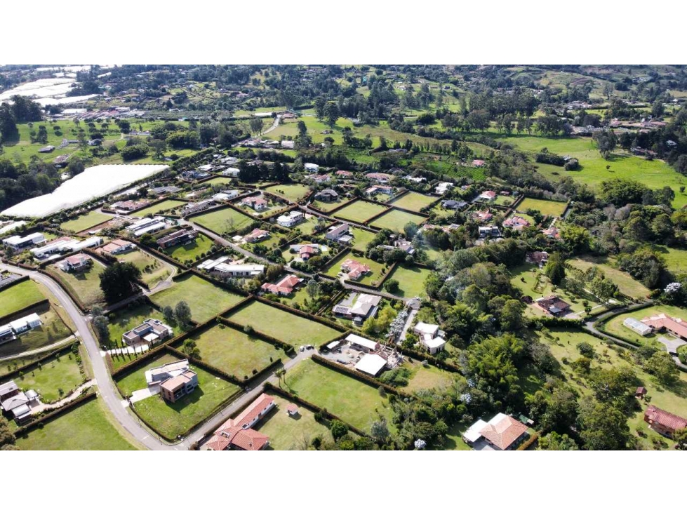 Espectacular lote en unidad cerrada en sector El Yarumo — foto 2