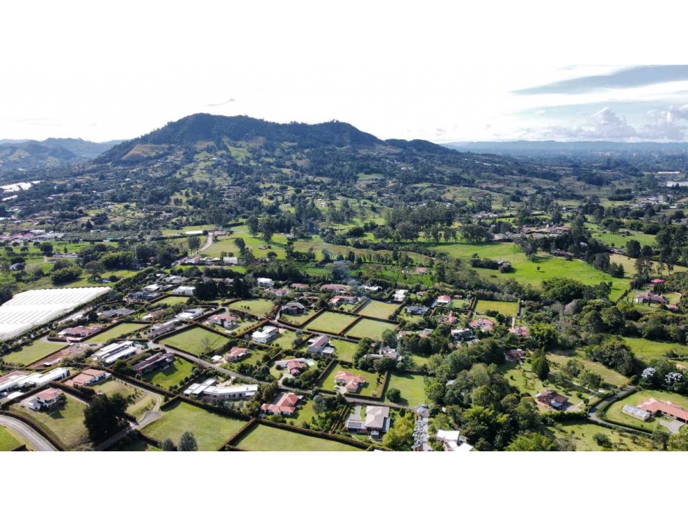 Espectacular lote en unidad cerrada en sector El Yarumo — foto 3