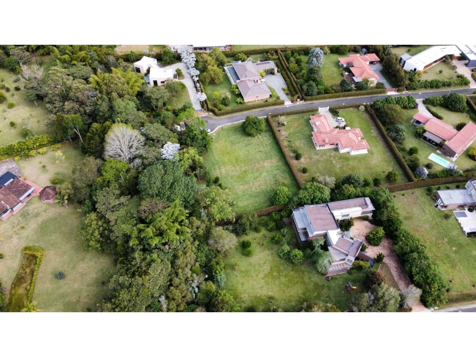 Espectacular lote en unidad cerrada en sector El Yarumo — foto 4