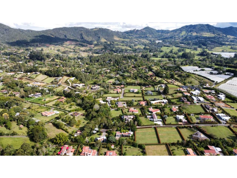 Espectacular lote en unidad cerrada en sector El Yarumo — foto 5