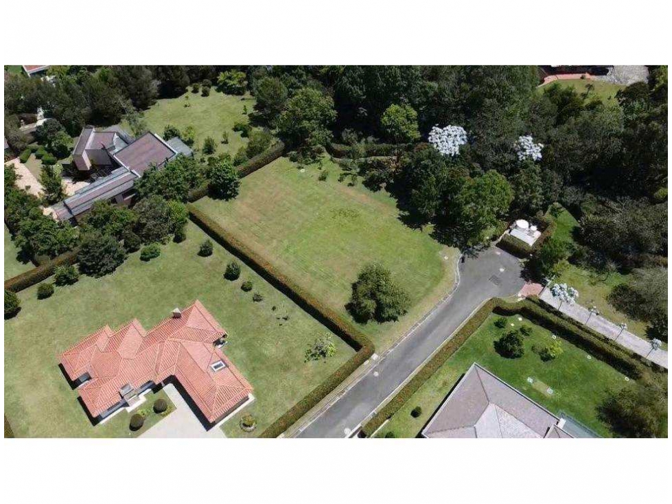 Espectacular lote en unidad cerrada en sector El Yarumo — foto 6