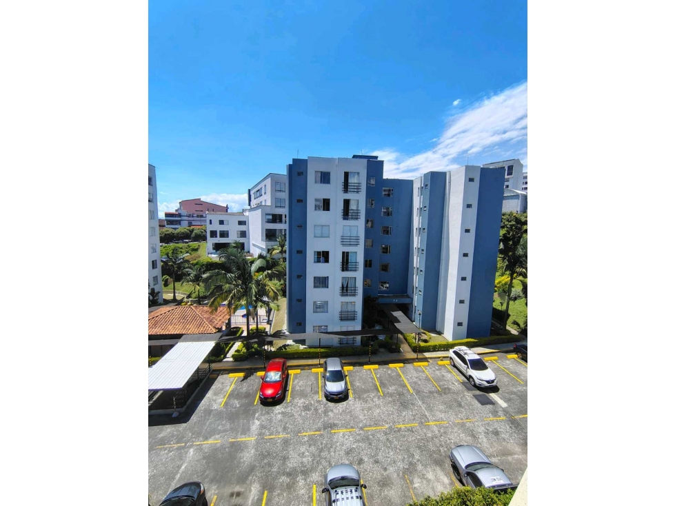 Espectacular y amplio apartamento en Av. 30 de Agosto, Pereira.
