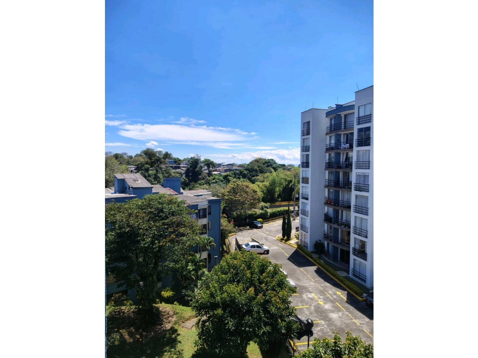 Espectacular y amplio apartamento en Av. 30 de Agosto, Pereira. — foto 2