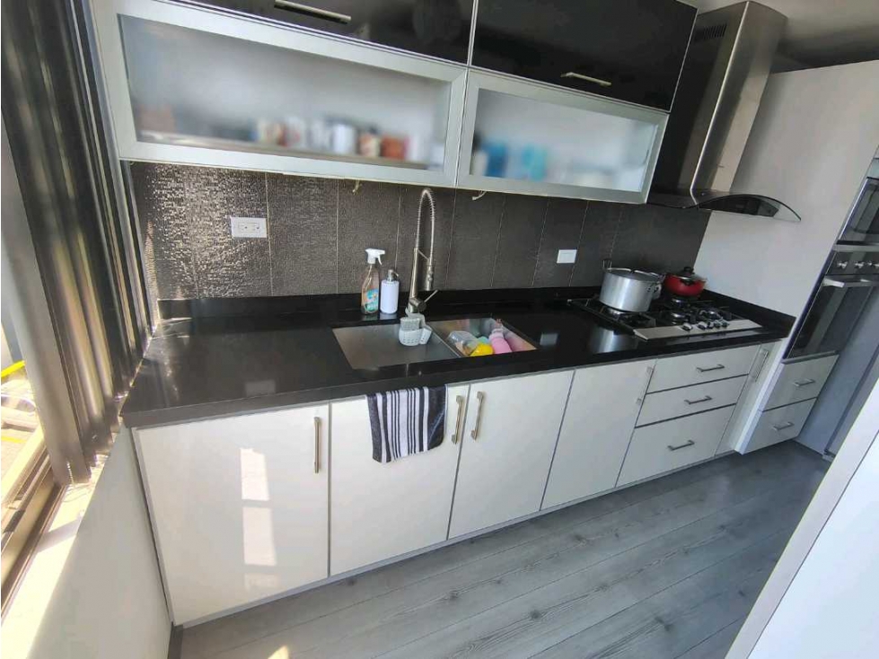 Espectacular y amplio apartamento en Av. 30 de Agosto, Pereira. — foto 3