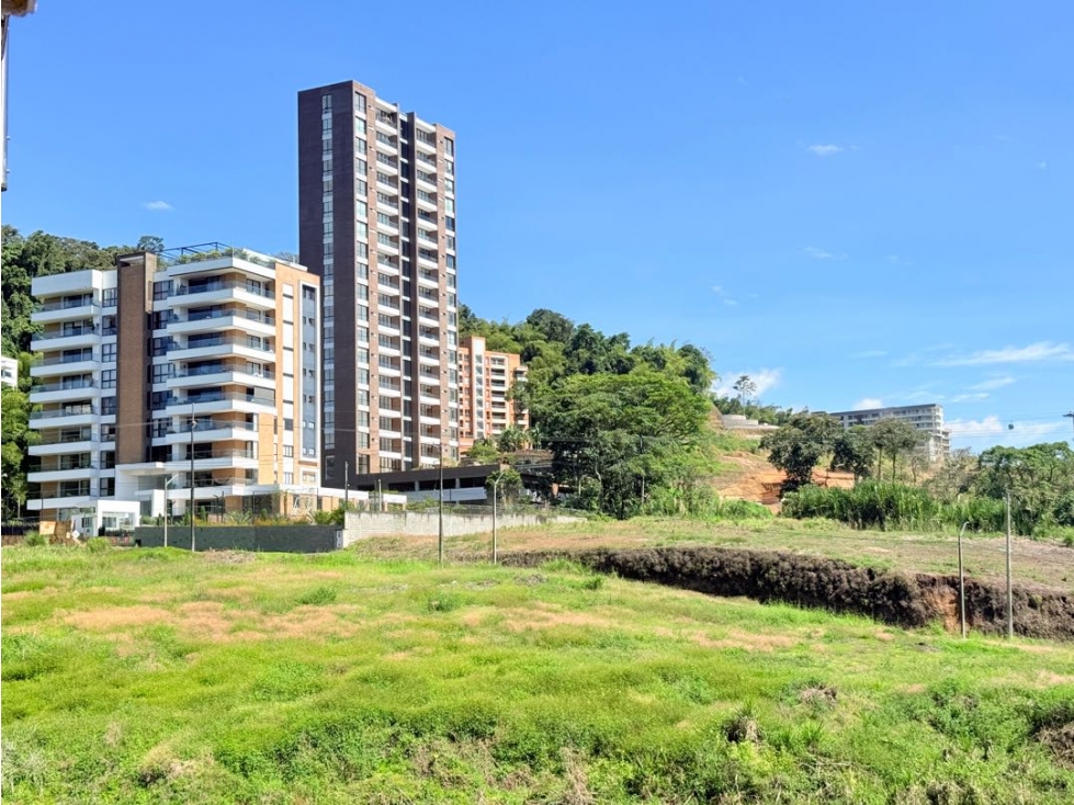 Espectacular y amplio apartamento en PINARES PEREIRA