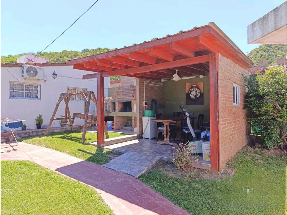 Espectacularcasa con quincho vista parque.pileta posible dpto - 6
