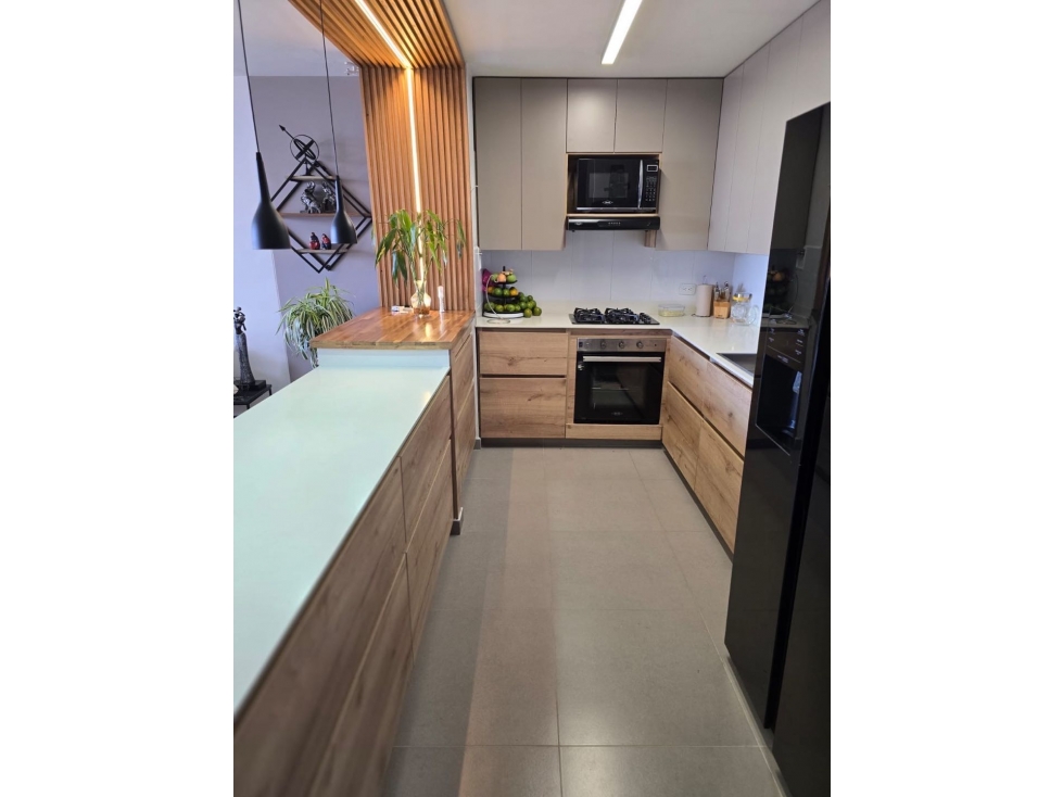 ESPECTÁCULAR APTO EN ENVIGADO LOMA LAS BRUJAS, TOTALMENTE REMODELADO. — foto 6
